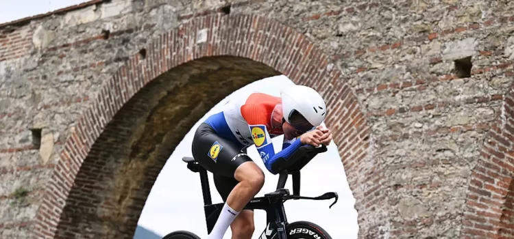 Daan Hoole câștigă etapa 10 din Giro