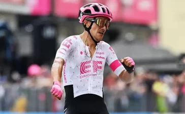 Richard Carapaz câștigă etapa a 11-a din Giro