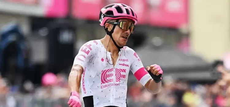 Richard Carapaz câștigă etapa a 11-a din Giro